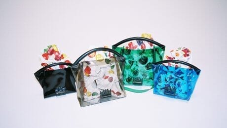 冬も自分をさらけ出していきましょう。ズッカのホリデーコレクションにPVCバッグが登場。