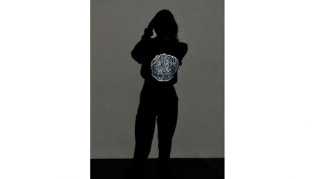 突き抜けたコラボレーションが誕生!麺散とフラグスタフがユニークなロンTをつくりました。