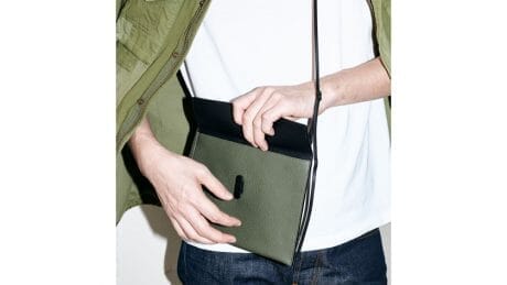 シーンレスで使えるトモエのバッグに新色登場。ポップアップストアも開催されます。