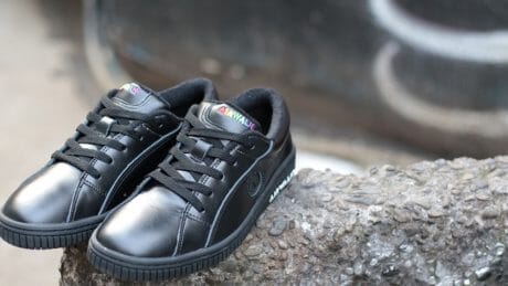 ルイスが別注するエアウォークの名作ONE。ポップを貫いたすっきりとした一足に。