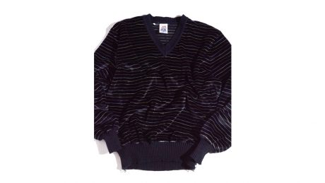 【今日のフイナムズ】品よくベロアを着こなすためのVネックニット。