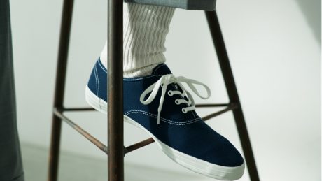 Keds is the best choice for a coordinated look with a hook. Nano Universe and stylist Shin Kobayashi, ed.