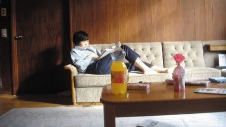 まどろむような空気をまとって。梶雄太が手がけたセットのフォトブックが無料配布中。