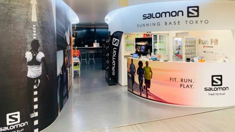 Salomon, the leader in trekking, opened an information dissemination center at the Imperial Palace, a sacred place for on-road running!
