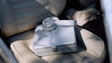 旅の必需品!? リモワとバング & オルフセンによるヘッドフォンが登場。