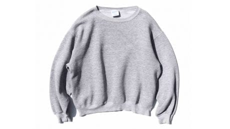 【今日のフイナムズ】一着持っておくと重宝する、ベーシックなクルーネックスウェット。