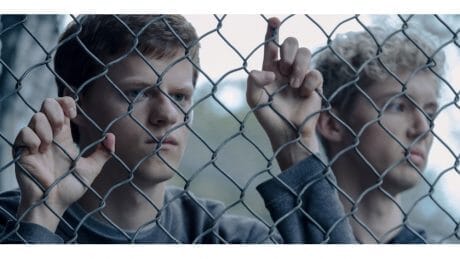 名優たちの競演映画『ある少年の告白』。同性愛を“治す”という矯正セラピーを描く衝撃の実話。