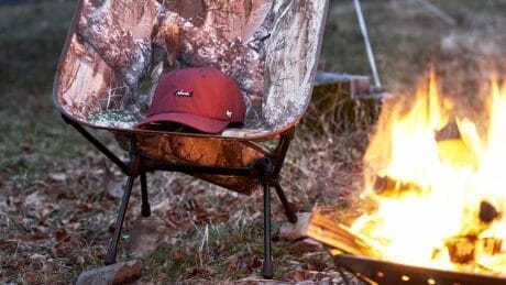 街でも野外でも焚き火前でも。ナンガの難燃生地を使用したフォーティセブンの人気キャップ。