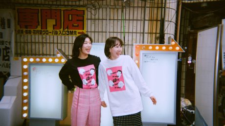 吉本のお膝元、大阪・なんばでペアルックデート。