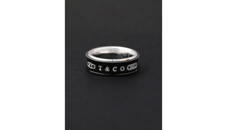 【 Today's Finamz] A classic look reminiscent of that famous watch. Isn't this the kind of accessory we want?