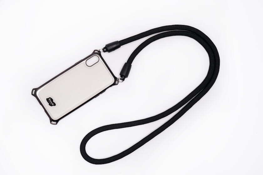 あの名作がiPhoneカバーケース付きのストラップに! タフでカラフル