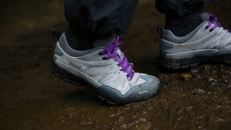 ピルグリム サーフ+サプライのためにつくられた、イノヴェイトの防水シューズ。