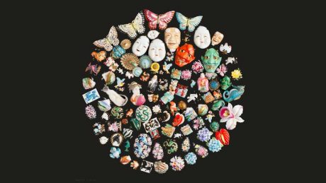 海外では高値で取引されています。有田発の“幻のジュエリー”が世界初の展覧会を開催。