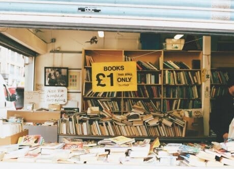 F/CE. teams up with photographer Takahiro Otsuji to produce Photo T. The keyword is "England" .