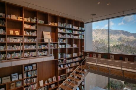 The selection of books by celebrities is also getting stronger. The popular Hotel Hakone Book Box celebrates its first anniversary.