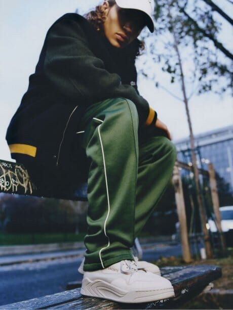 ラコステの哲学であるスポーツシック。そのDNAを受け継ぐスニーカーが2型登場。