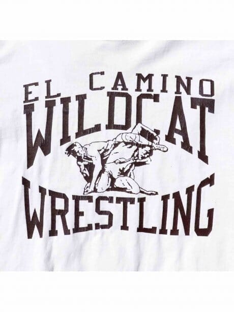 A strange cross between wrestling and a positive message. This is a martial arts T-shirt with a high level of fighting power.