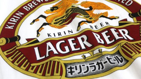 【 Today's Huinams] A man is a giraffe without talking. Was that different? But well, it is the best T-shirt.