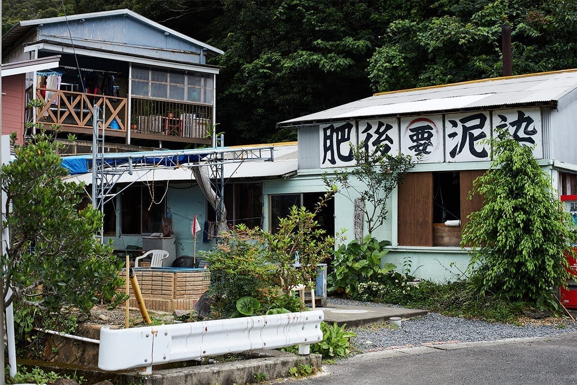 ワーク ノット ワークと奄美の泥染め。伝統によって継承される大地の色