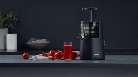 家を出るその前に！ ヒューロムのジュースで健康になろう。