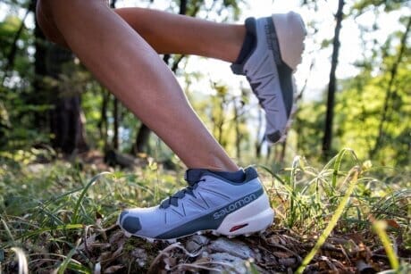 機能も見た目もアップデート。サロモンの名品「スピードクロス」の第5世代バージョンが登場。