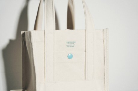 アダルト オリエンテッド レコーズの1周年を記念した夏祭りが開催。フレッシュサービスとともにつくったレコードバッグも。