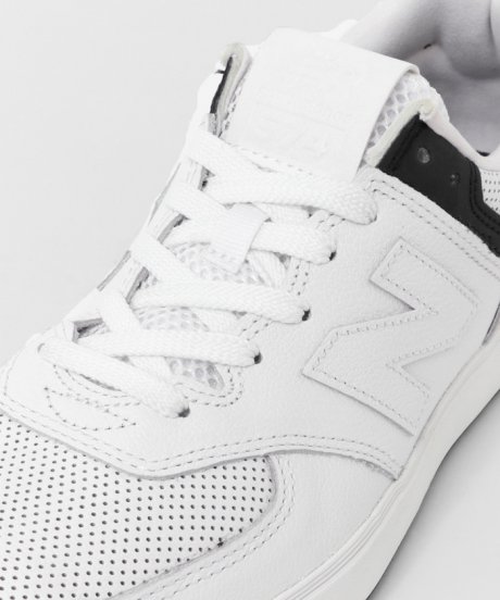 The white upper is so refreshing. AM574 for Urban Research.
