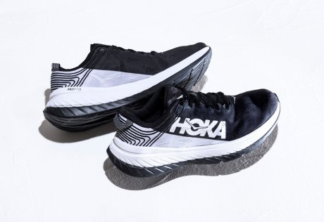New colors are now available for the popular Hoka Oneone model. The long-awaited monotone color.
