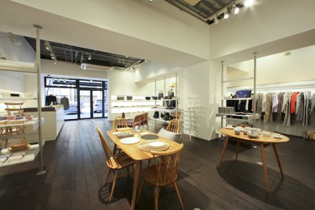 マーガレット・ハウエルの神南店が20周年。限定アイテムの販売も。