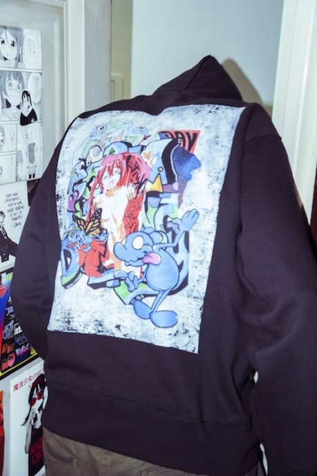 若いアーティスト3名による時代をつくるという意欲的な展示がスタート。アートワークが宿るパーカも販売します。