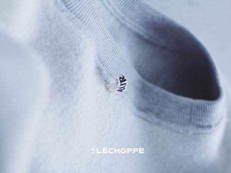 オーラリーとレショップが名品スウェットをアップデート。その出来栄えは3回ひねりのE難度!?