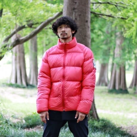 ナンガ 25周年の祝砲ダウンジャケット。大胆なカラーリングは見逃すわけにいきません。