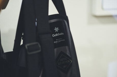 ゴールドウイン × キャプテンサンシャインの限りなく街着なスキーウェア。