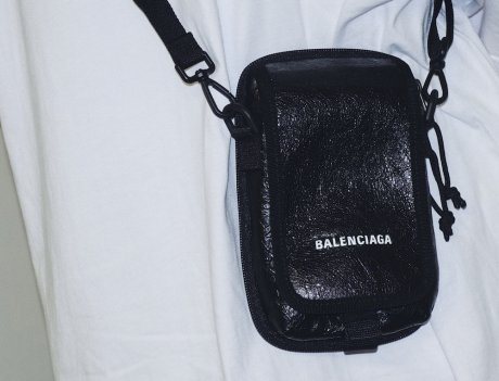 Series "Aspiring Masterpieces" No.122 Balenciaga is perfect for waist marking.