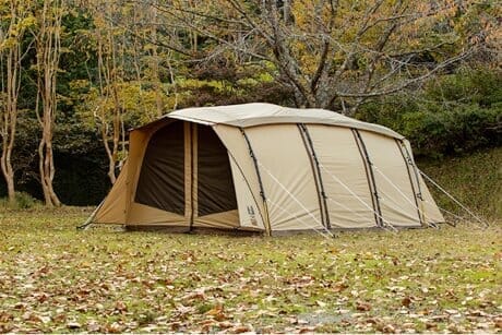 明日発売。テントの名門とギアのプロがコラボレーション。