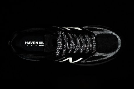 ヘイヴン×ニューバランスのコラボ。光に照らされて完成する990v5。