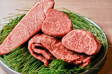 【FOCUS IT.】予約開始1日で2カ月待ち!? 生粋の肉好きが立ち上げた噂の焼肉店へ。