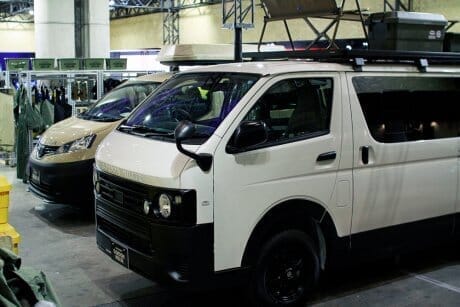 Car lovers with a man's dream flooded the booth! Gordon Miller has landed at the Tokyo Auto Salon again this year!