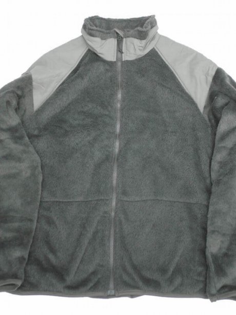 Dead stock with few domestic distribution! Fleece jacket with an adult atmosphere.