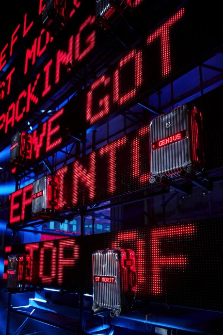 スーツケースにLEDスクリーン！ リモワとモンクレールによる驚きのコラボレーション。