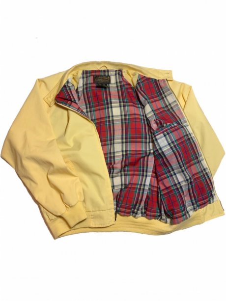 新しい自分に出会える、エディー・バウアーの春色のスウィングトップ。