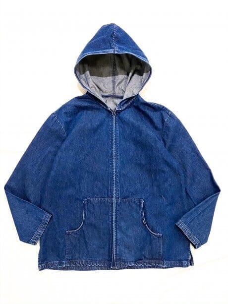 デニム地でパーカ。癖はありますが、服好きは反応するはず。