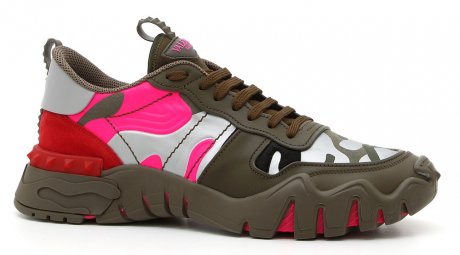 英国の巨匠、ロジャー・ディーンのアイテムも登場！ ヴァレンティノのポップアップストアが阪急メンズ大阪にオープン。