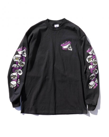 This long T-shirt features a skull and snake graphic, and the sleeve pre is also irresistible.
