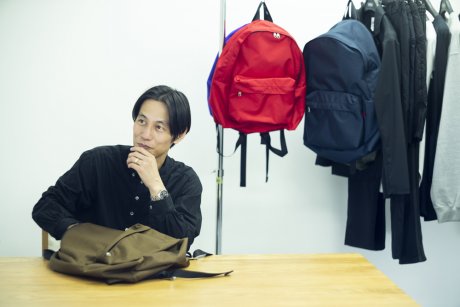 ガバッと羽織る、大人のコート。URBS別注のバブアーが登場します