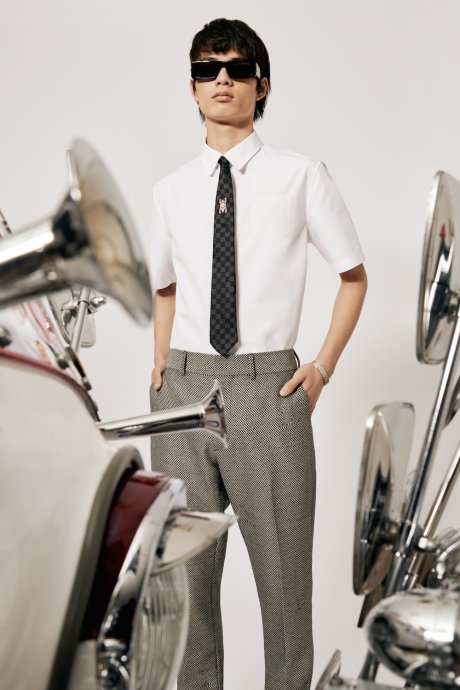 Images of the collaborative items by Virgil Abloh and NIGO® are finally released.