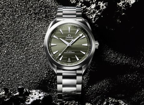 他にない絶妙なダイアルカラー！ オメガの名作に新色が仲間入り。