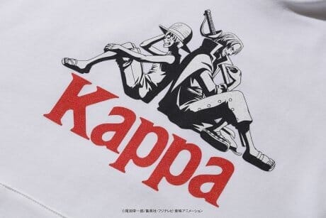 カッパのコラボレーションアイテムが登場。ルフィと背中合わせで座っているのは…？