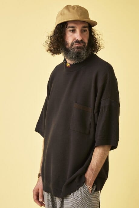 Yashiki's new short-sleeved knitwear is inspired by the shade of lush trees.