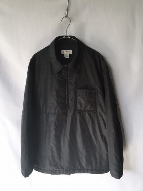 Minimalist, reminiscent of Lang jeans. This black shirt looks easy to use.